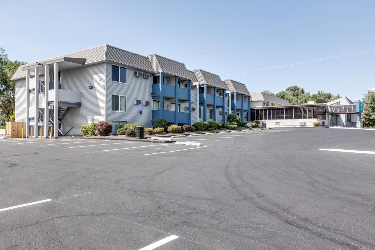 Days Inn & Suites By Wyndham Spokane Kültér fotó
