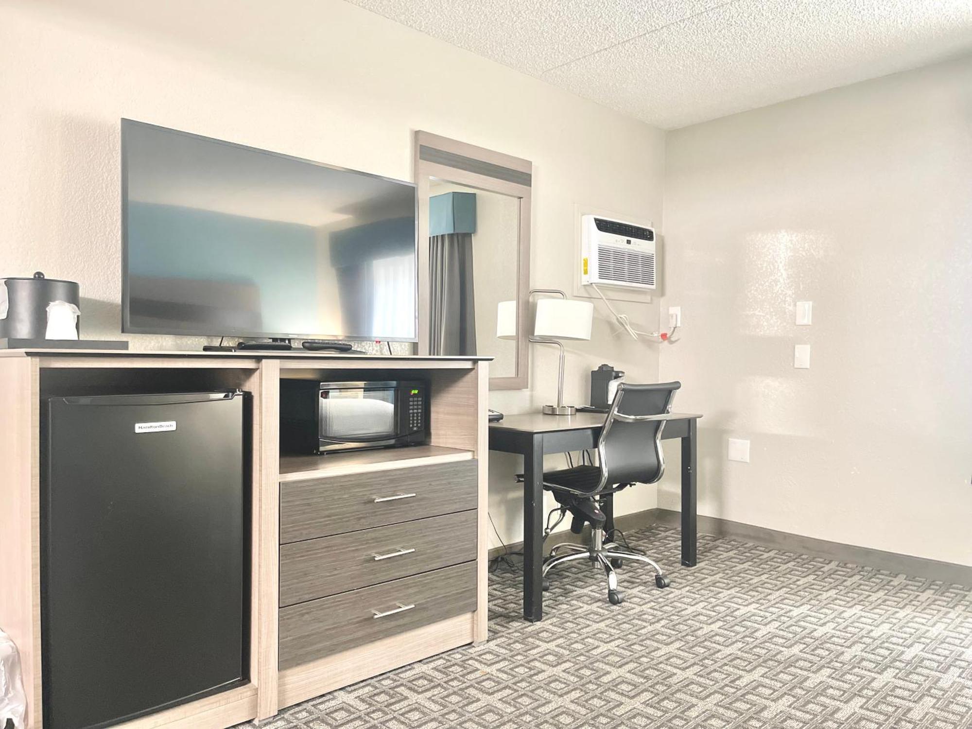 Days Inn & Suites By Wyndham Spokane Kültér fotó