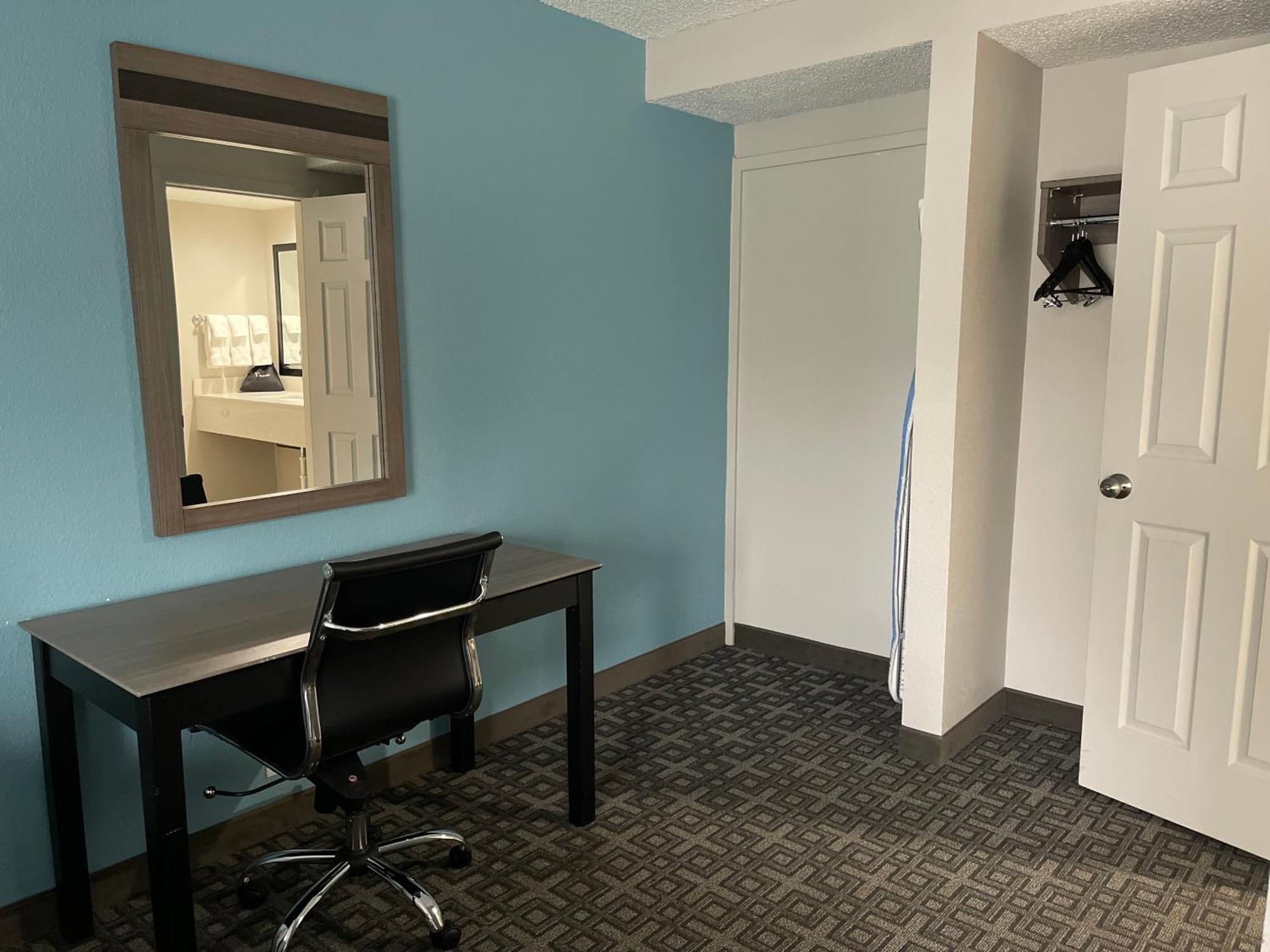 Days Inn & Suites By Wyndham Spokane Kültér fotó