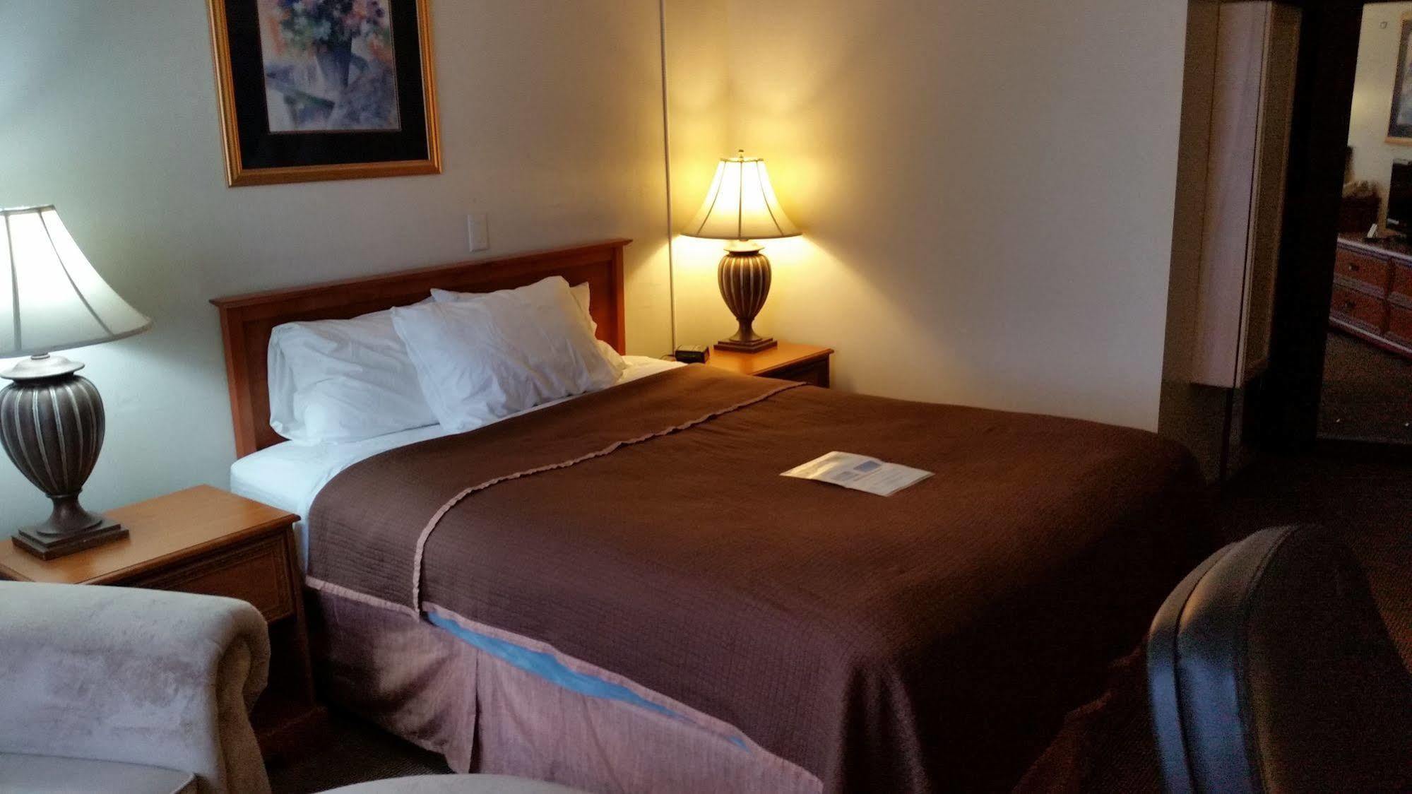 Days Inn & Suites By Wyndham Spokane Kültér fotó