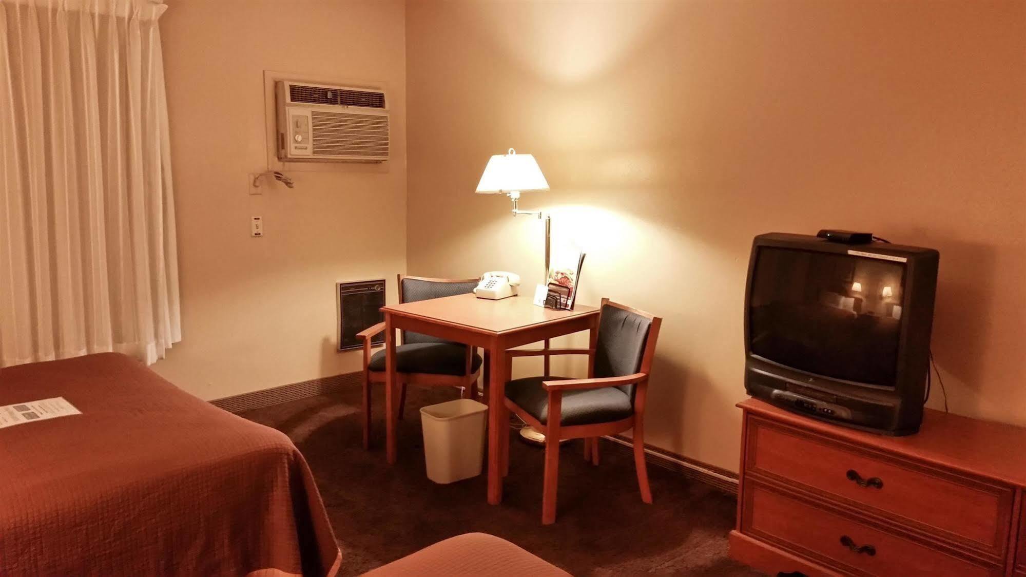 Days Inn & Suites By Wyndham Spokane Kültér fotó