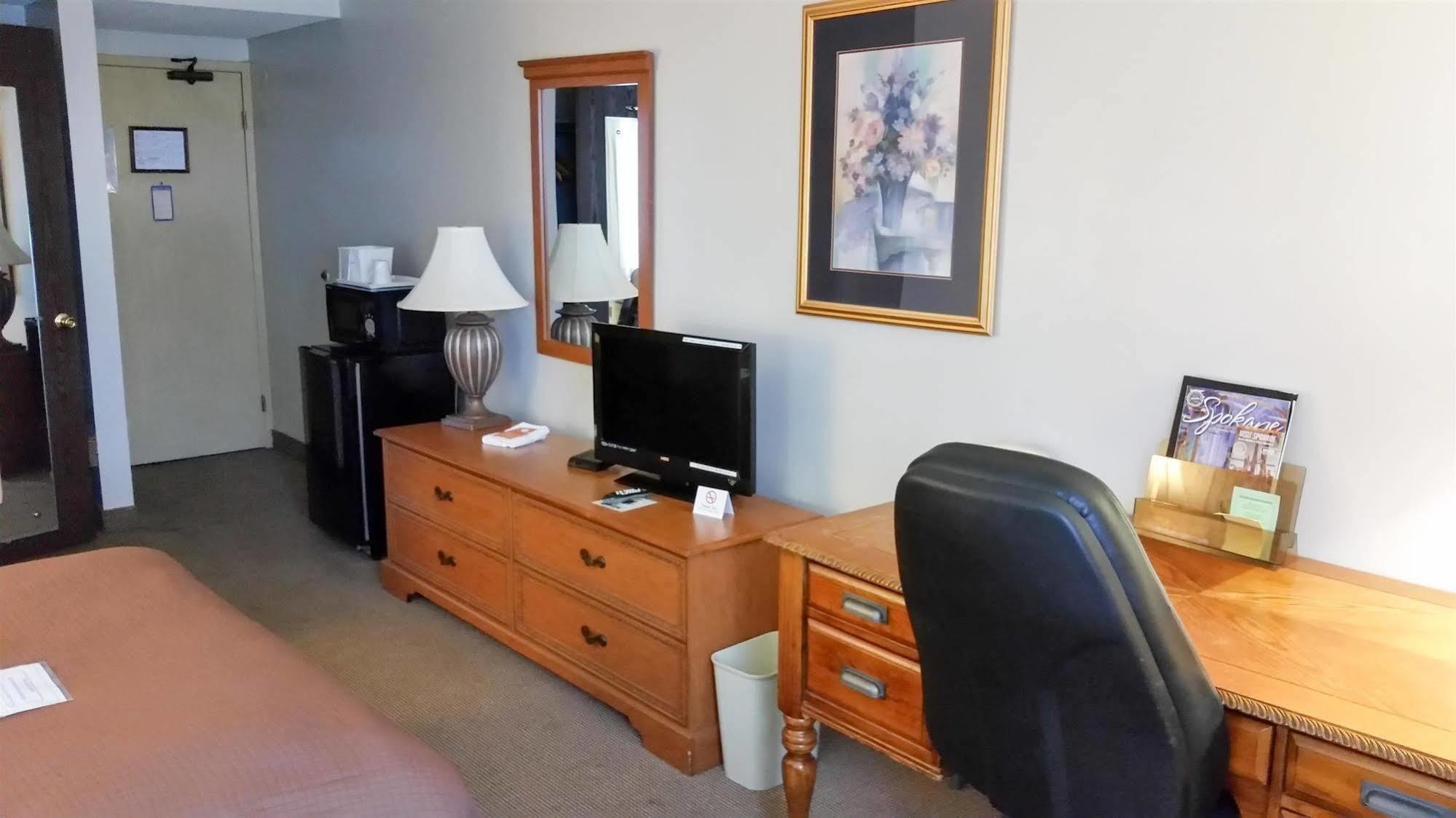 Days Inn & Suites By Wyndham Spokane Kültér fotó